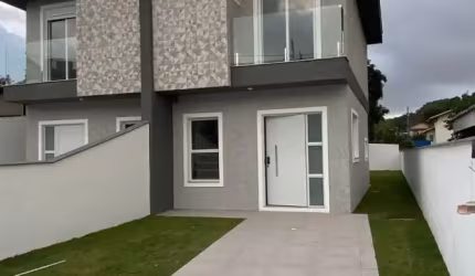 LINDO SOBRADO COM PÁTIO ENORME NO INGLESES SUL NORTE DA ILHA DE FLORIANÓPOLIS. NÃO FINANCIA