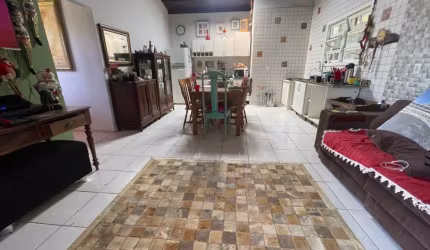 CASA TÉRREA NA PRAIA DOS INGLESES FLORIANÓPOLIS, DOIS DORMITÓRIOS COM POSSIBILIDADE PARA TERCEIRO DORMITÓRIO