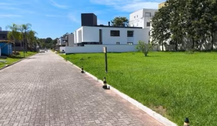 TERRENO EM CONDOMINIO DE ALTO PADRÃO COM QUADRA DE TENIS, PISCINA E ESCRITURA PÚBLICA