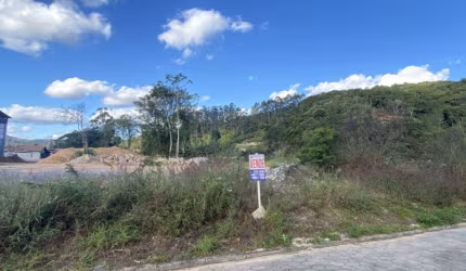 Terreno à venda no Centro, Nova Trento  por R$ 330.000