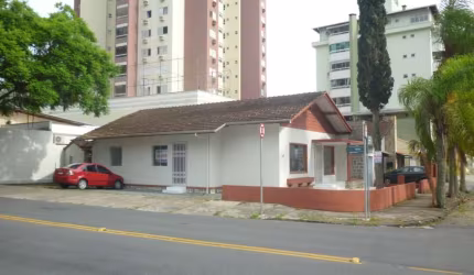 Casa comercial com 8 salas para alugar na Rua Assunção, 162, Ponta Aguda, Blumenau, 227 m2 por R$ 3.900