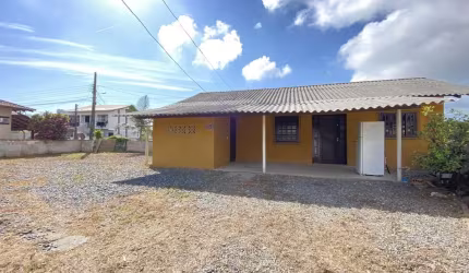 Casa com 2 quartos para alugar na Liberdade, 879, Centro, Penha, 60 m2 por R$ 1.900