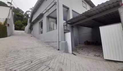 Casa com 3 quartos para alugar na Rua Bruno Hering, 453, Velha, Blumenau, 110 m2 por R$ 2.500