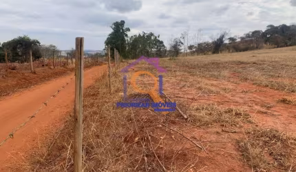 FAZENDINHA COM 03 HECTARES NA REGIÃO DE ITAÚNA- MG