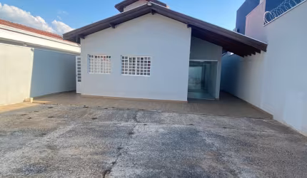 Casa com 03 quartos Bairro Potiguara