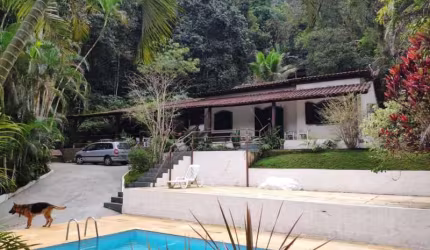 Chácara / sítio com 6 quartos à venda na Avenida Dedo de Deus, Cantagalo, Guapimirim, 300 m2 por R$ 650.000