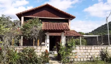 Casa com 3 quartos à venda na Avenida Dedo de Deus, Parada Modelo, Guapimirim, 210 m2 por R$ 650.000