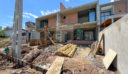 Encante-se com o luxo contemporâneo! Sobrado de alto padrão dispondo de  3 quartos sendo 1 suíte, no bairro Itacolomi em Balneário piçarras.