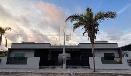Casa geminada de 2 quartos sendo 1 suíte no bairro Itacolomi em Balneário Piçarras.