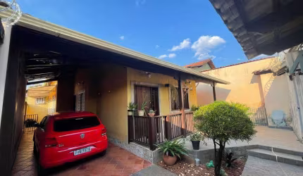 Casa para venda tem 300 metros quadrados com 3 quartos em Santa Amélia - Belo Horizonte - MG