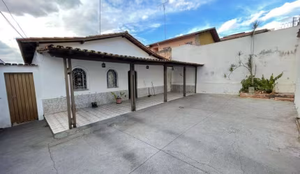 Casa para venda com 447 metros quadrados com 3 quartos em Santa Amélia - Belo Horizonte - MG