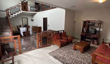 Casa para venda possui 380 metros quadrados com 4 quartos em Santa Amélia - Belo Horizonte - MG