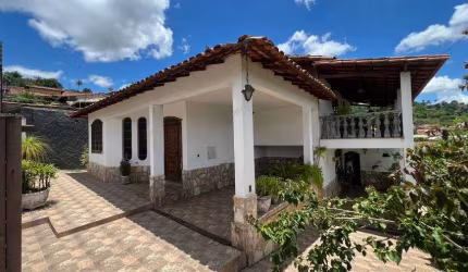 Casa para venda possui 310 metros quadrados com 4 quartos em Moreira - Santa Luzia - MG