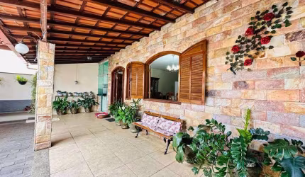 Casa para venda tem 284 metros quadrados com 3 quartos em Dona Clara - Belo Horizonte - MG