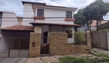 Casa para venda possui 360 metros quadrados com 4 quartos em Planalto - Belo Horizonte - MG