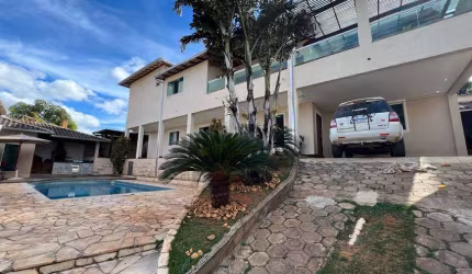 Casa para venda possui 460 metros quadrados com 6 quartos em Santa Mônica - Belo Horizonte - MG
