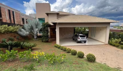 Casa de condomínio para venda possui 1047 metros quadrados com 4 quartos