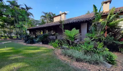 Casa de condomínio para venda com 920 metros quadrados com 5 quartos