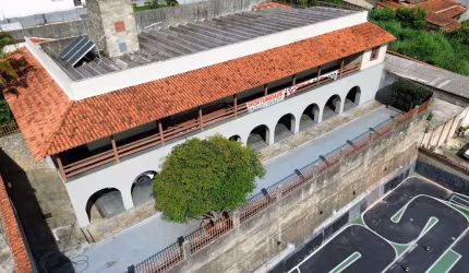 MARAVILHOSA CASA EM LOTE DE 770 METROS 4 QUARTOS 4 VAGAS COM ANEXO