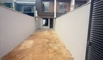 Maravilhosa casa geminada duplex com entrada independente