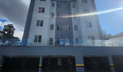 Novidade no bairro Santa Mônica - Cobertura em prédio com elevador