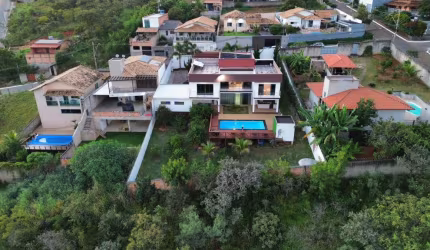 ESPETACULAR MANSÃO COM VISTA PARA LAGOA EM LAGOA SANTA BAIRRO LUNDCEIA.
