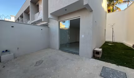 Mega oportunidade de casa geminada no bairro Planalto