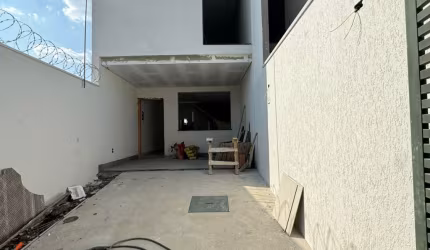 Mega oportunidade de casa com entrada independente no bairro Santa Branca