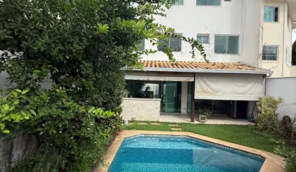 Casa Triplex com Entrada Independente no Bairro Santa Amélia