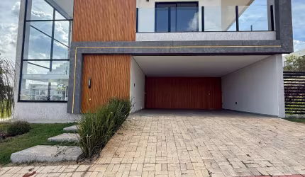 4 Suítes, sendo: 2 suítes com closet, 1 suíte com varanda, 1 suíte master com closet e varanda.