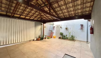 Casa geminada no bairro Manacás!