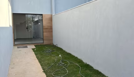 Oportunidade de casa com entrada independente