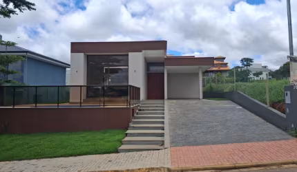 Casa Plana e Moderna no Condomínio Gran Royale