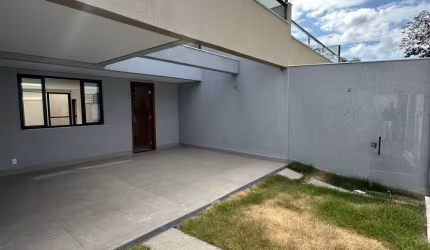 Oportunidade, Casa de alta padrão , com entrada individual,  no bairro Vila Cloris;