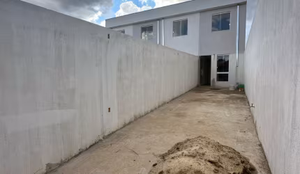 Oportunidade de casa geminada no bairro Jardim dos Comerciários