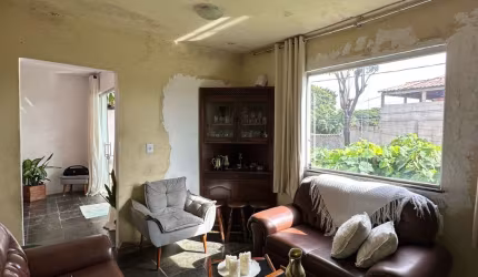 Oportunidade de casa e barracão no bairro Santa Amélia