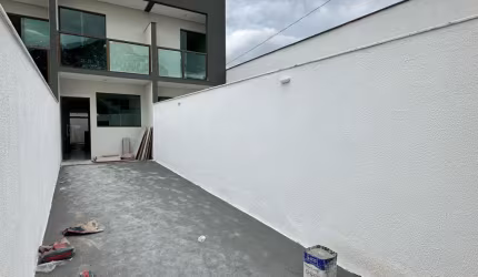 Casa com entrada independente em ótima localização no bairro Candelária