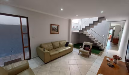 Casa 3 dormitórios, 1 suíte, 2 vagas 154 m2 Mogilar