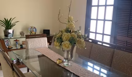 Casa 3 Dormitórios 1 Suíte 2 Vagas 450 m² Vila Suissa