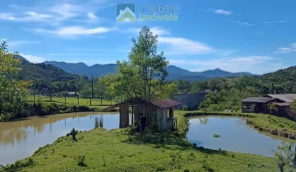 Chácara em Antonina casa com piscina, vários tanques de peixe, aprisco e nascentes