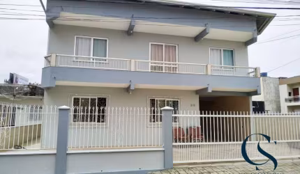 CASA AVERBADA NO CENTRO DE ITAPEMA E A 5 MINUTOS DA PRAIA