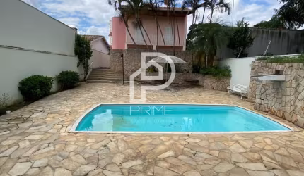 CASA A VENDA NO JARDIM DAS NAÇÕES COM 03 DORMITÓRIO, SUÍTE E PISCINA COM CASCATA