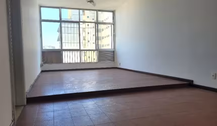Quatro quartos na quadra da praia