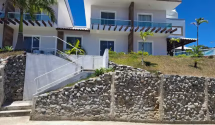 Excelente casa duplex em condomínio no Péro em Cabo Frio R$370.000