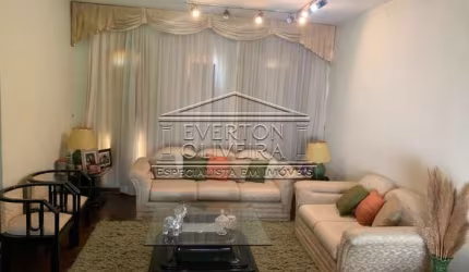 Casa com 4 quartos à venda no Jardim Marister, Jacareí  por R$ 1.000.000