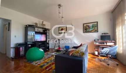 Casa com 3 quartos à venda no Centro, Jacareí  por R$ 1.050.000