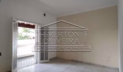 Casa com 4 quartos à venda no Jardim América, Jacareí  por R$ 650.000