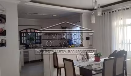 Casa com 4 quartos à venda na Cidade Jardim, Jacareí  por R$ 670.000