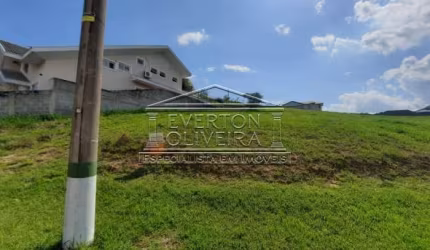 Terreno à venda no Condomínio Parque Vale dos Lagos, Jacareí  por R$ 330.000