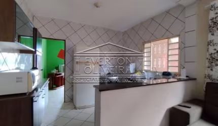 Casa com 2 quartos à venda no Parque Imperial, Jacareí  por R$ 260.000